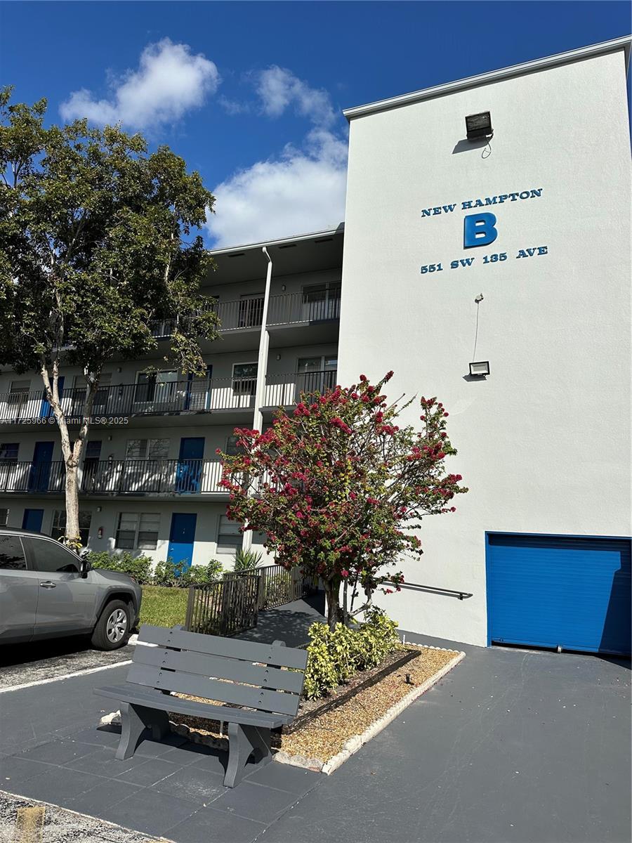 Rental Property at 551 Sw 135th Ave 210B, Pembroke Pines, Miami-Dade County, Florida - Bedrooms: 1 
Bathrooms: 1  - $1,500 MO.
