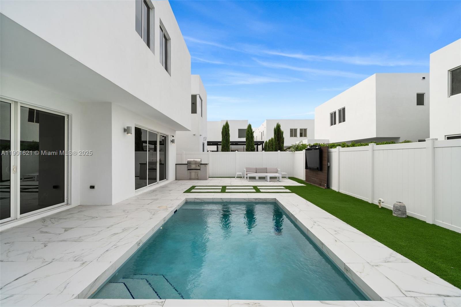 DORAL COMMONS RESIDENTIAL - Residential