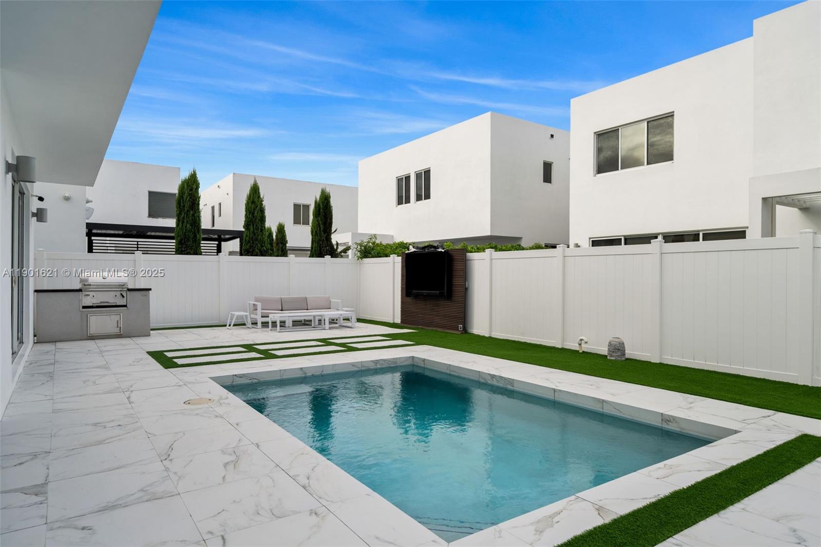 DORAL COMMONS RESIDENTIAL - Residential