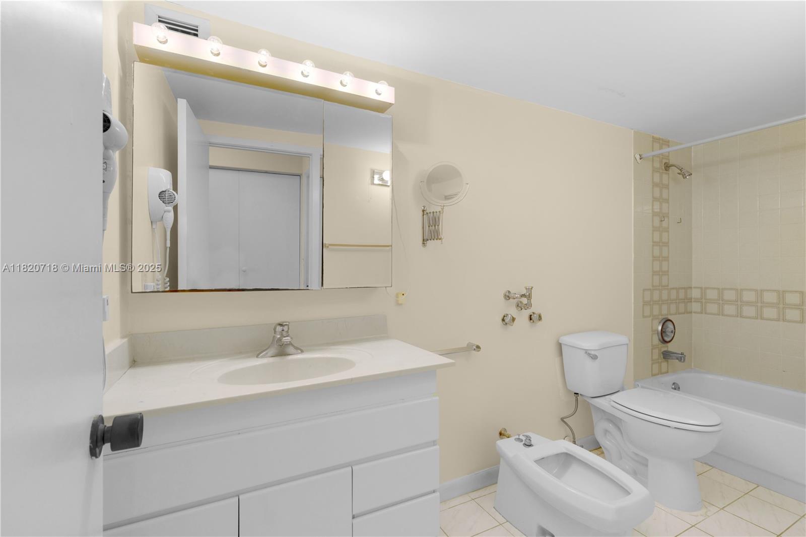 OLYMPUS CONDO - Residential