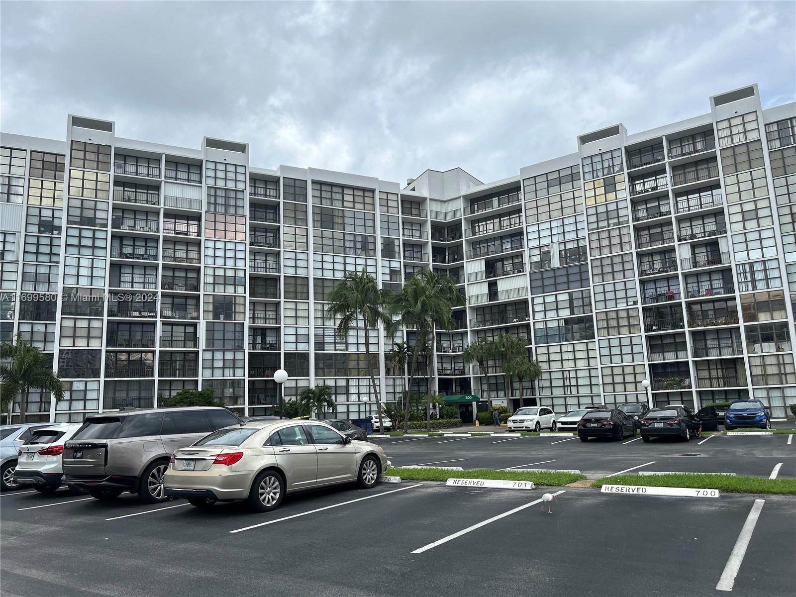 800 Parkview Dr 406, Hallandale Beach, Broward County, Florida - 1 Bedrooms  
2 Bathrooms - 