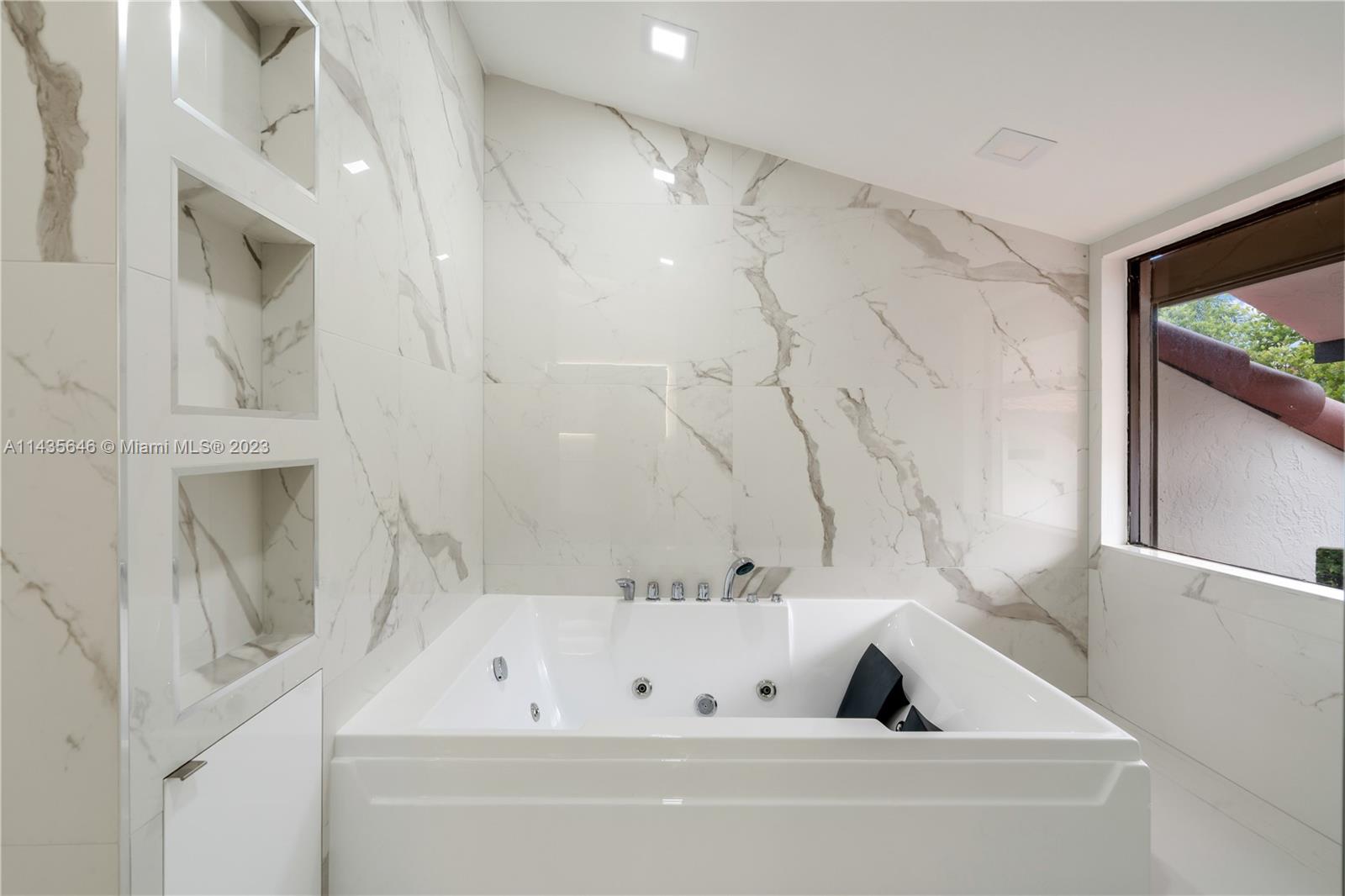 L HERMITAGE - Residential