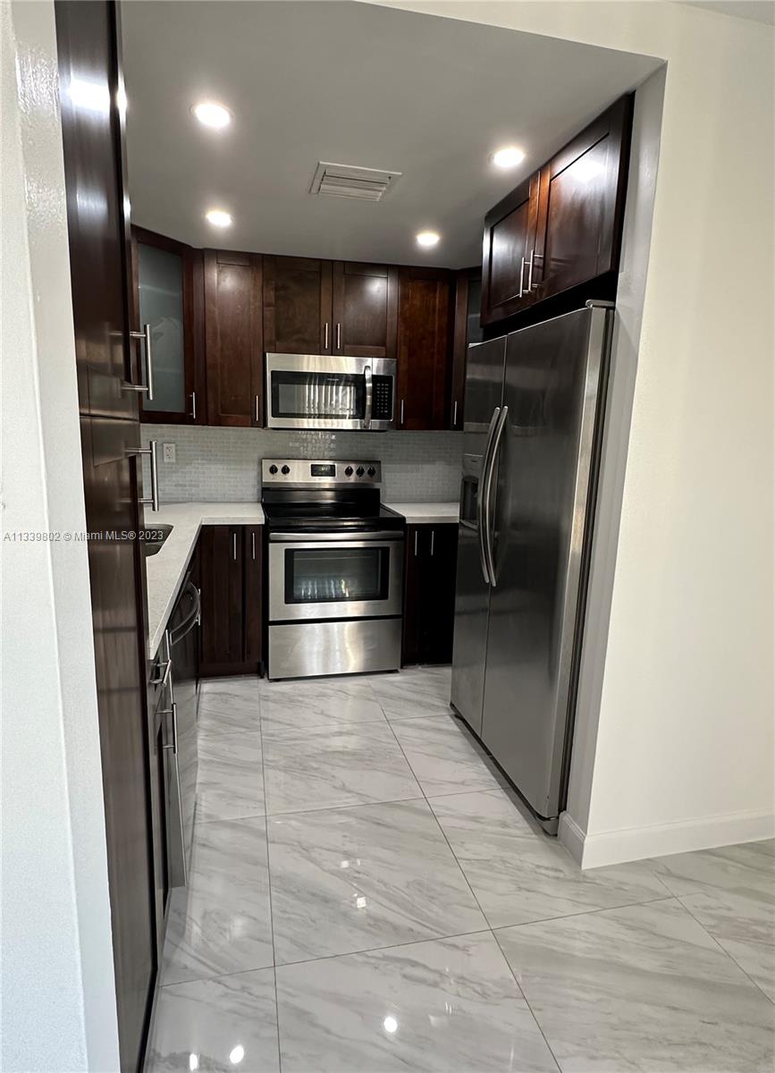 KENLAND POINTE CONDO II - Residential Lease