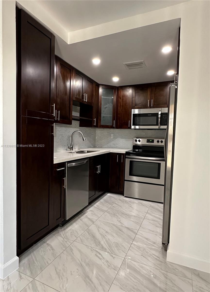 KENLAND POINTE CONDO II - Residential Lease