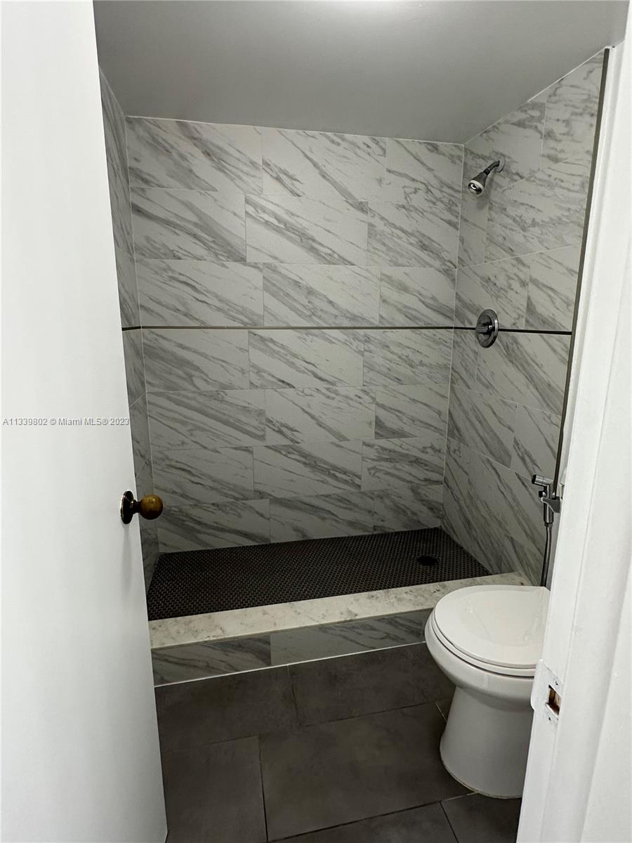 KENLAND POINTE CONDO II - Residential Lease