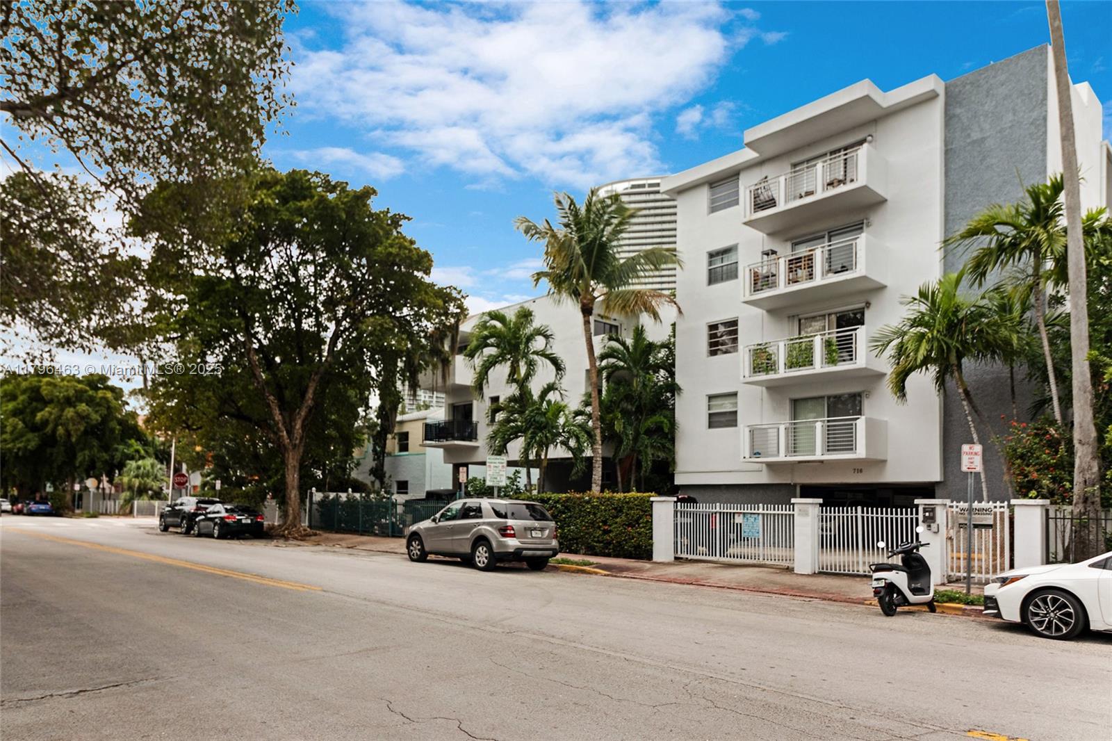 716 Michigan Ave 204, Miami Beach, Miami-Dade County, Florida - 1 Bedrooms  
1 Bathrooms - 