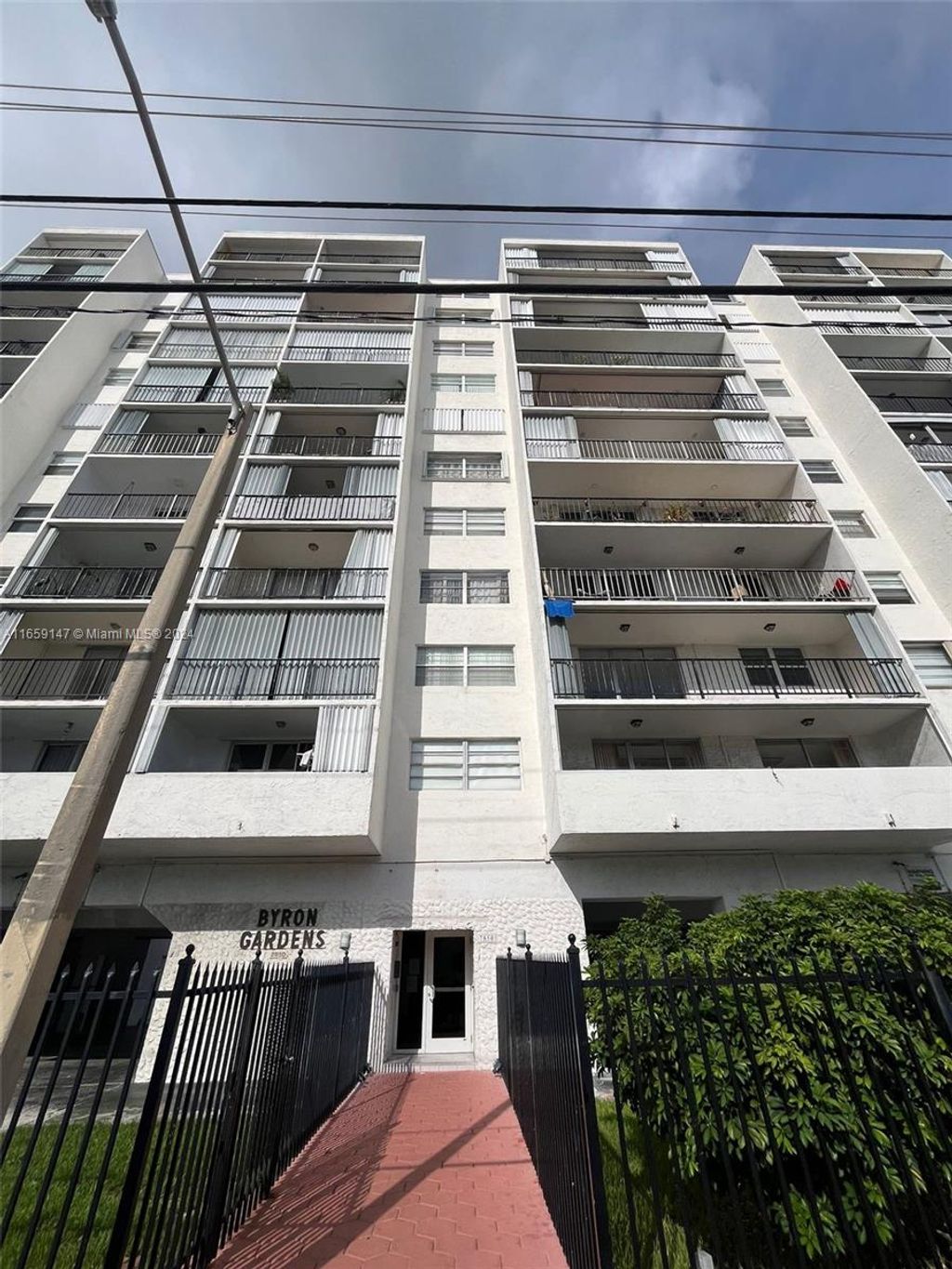 listing image 0