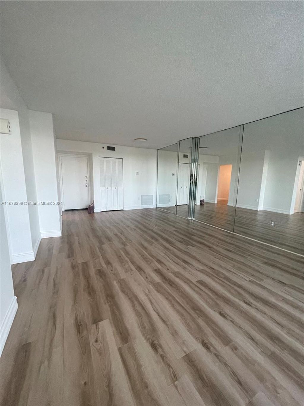 Photo of Hollywood, FL 33021 (MLS # A11676399)