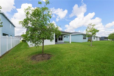 Single Family Residence in Port St. Lucie FL 11869 Lyra Dr Dr 34.jpg