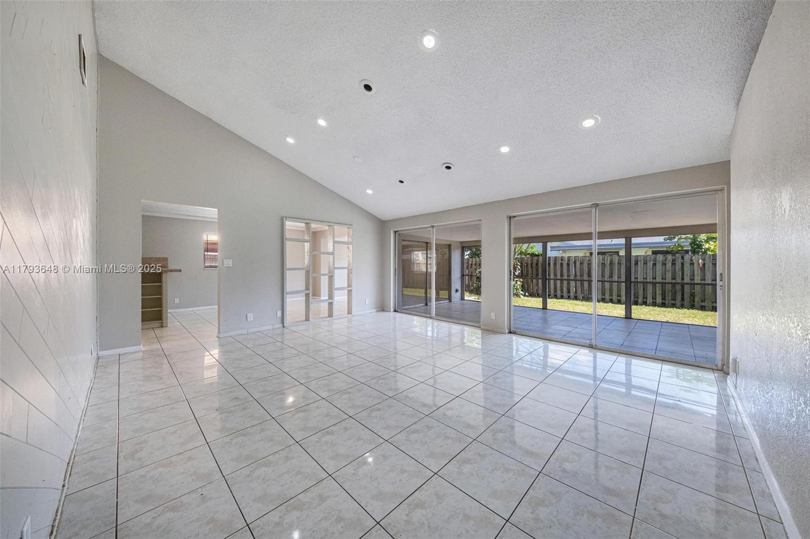 9330 NW 39th St