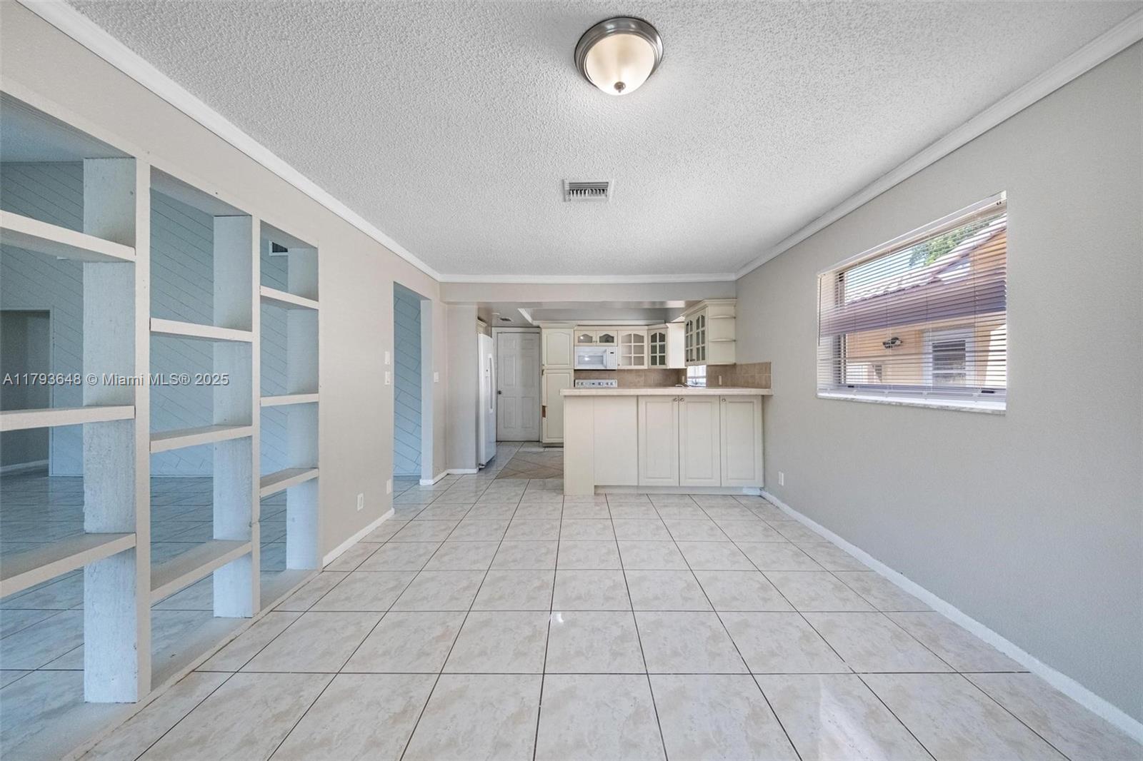 9330 NW 39th St
