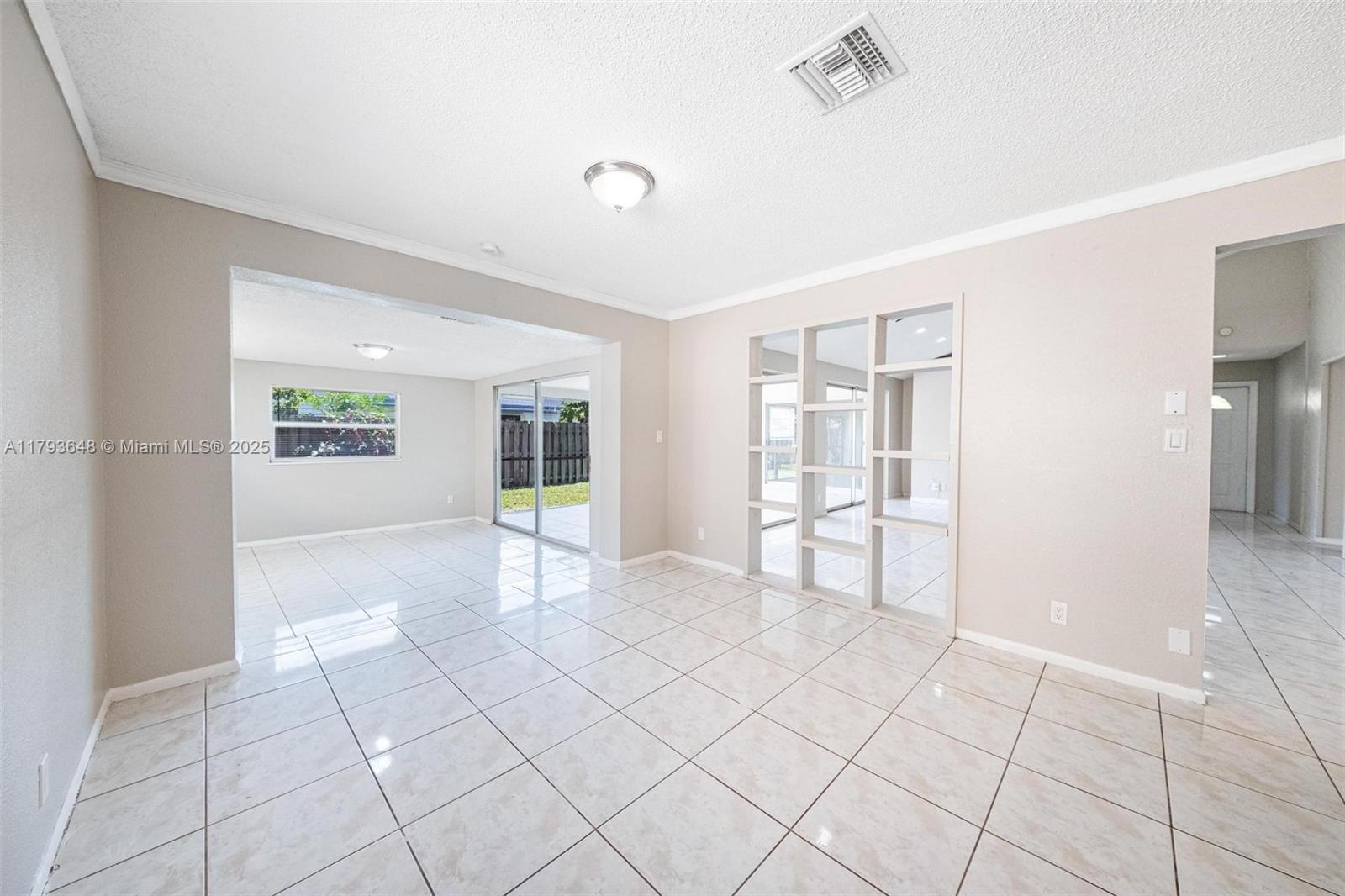 9330 NW 39th St