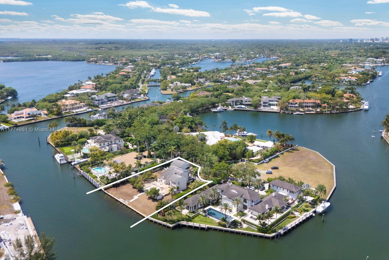 30 Leucadendra Dr