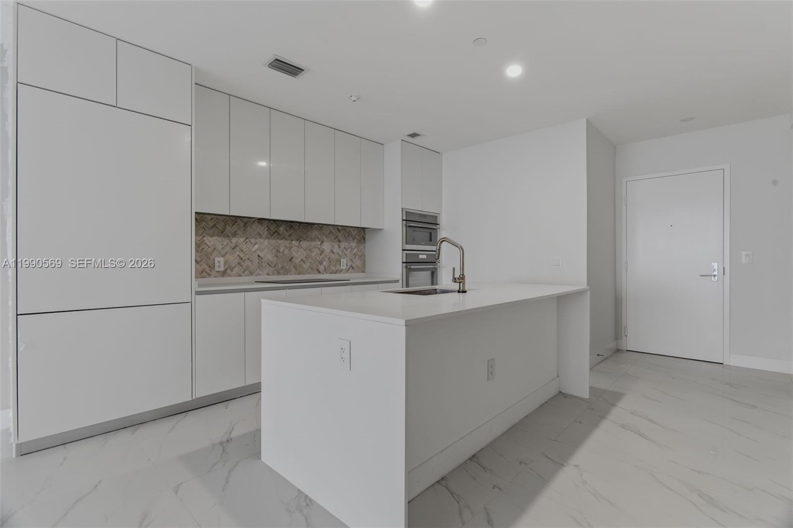 711 NE 23 TERRACE 3906