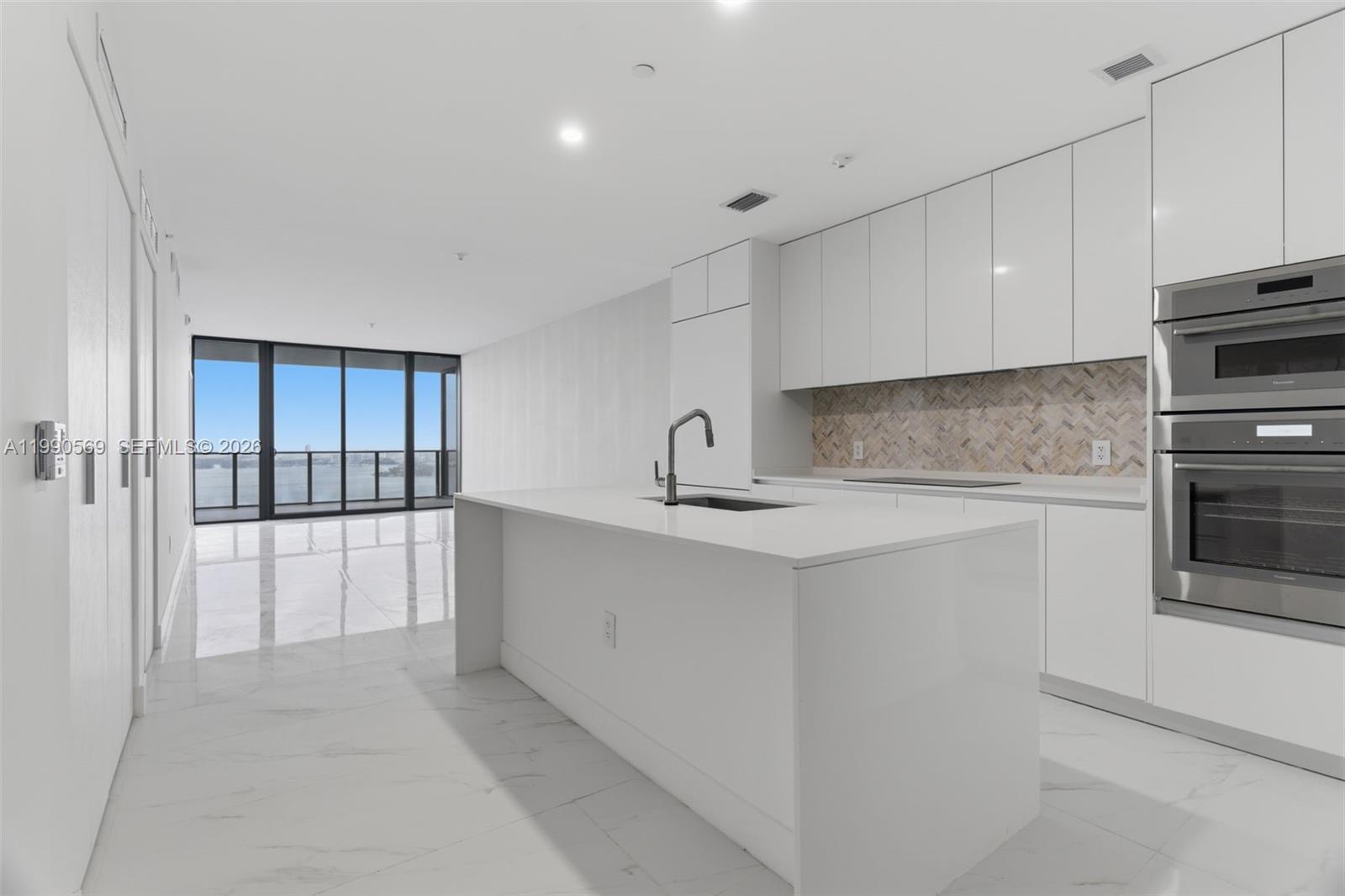 711 NE 23 TERRACE 3906