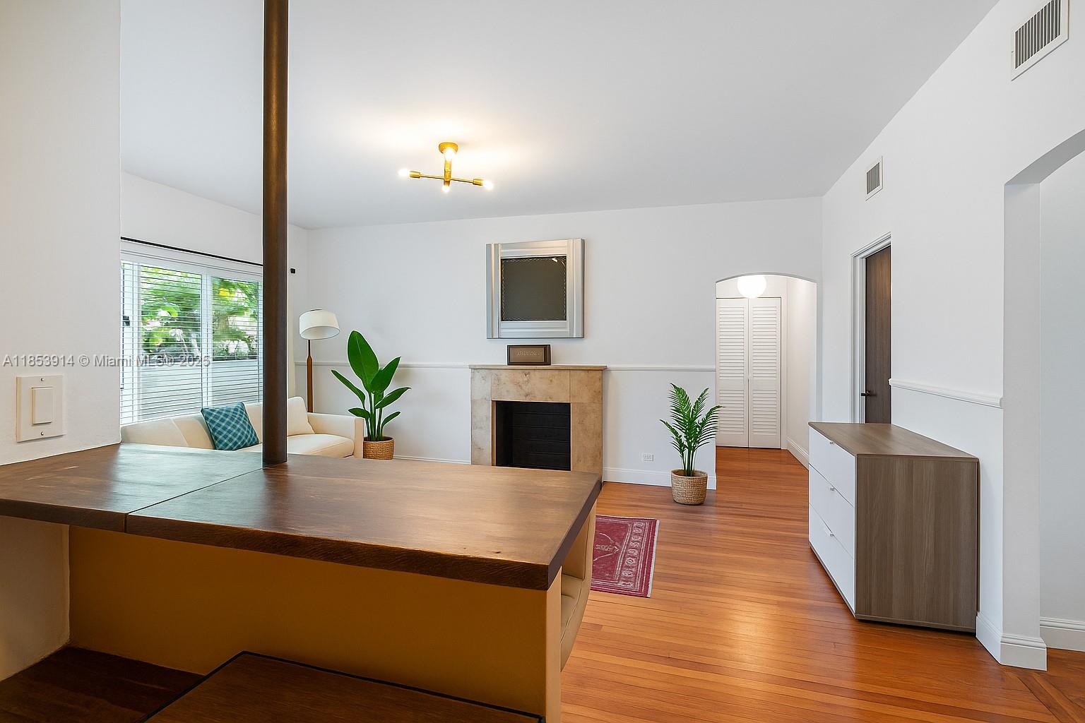 1521 Meridian Ave 103