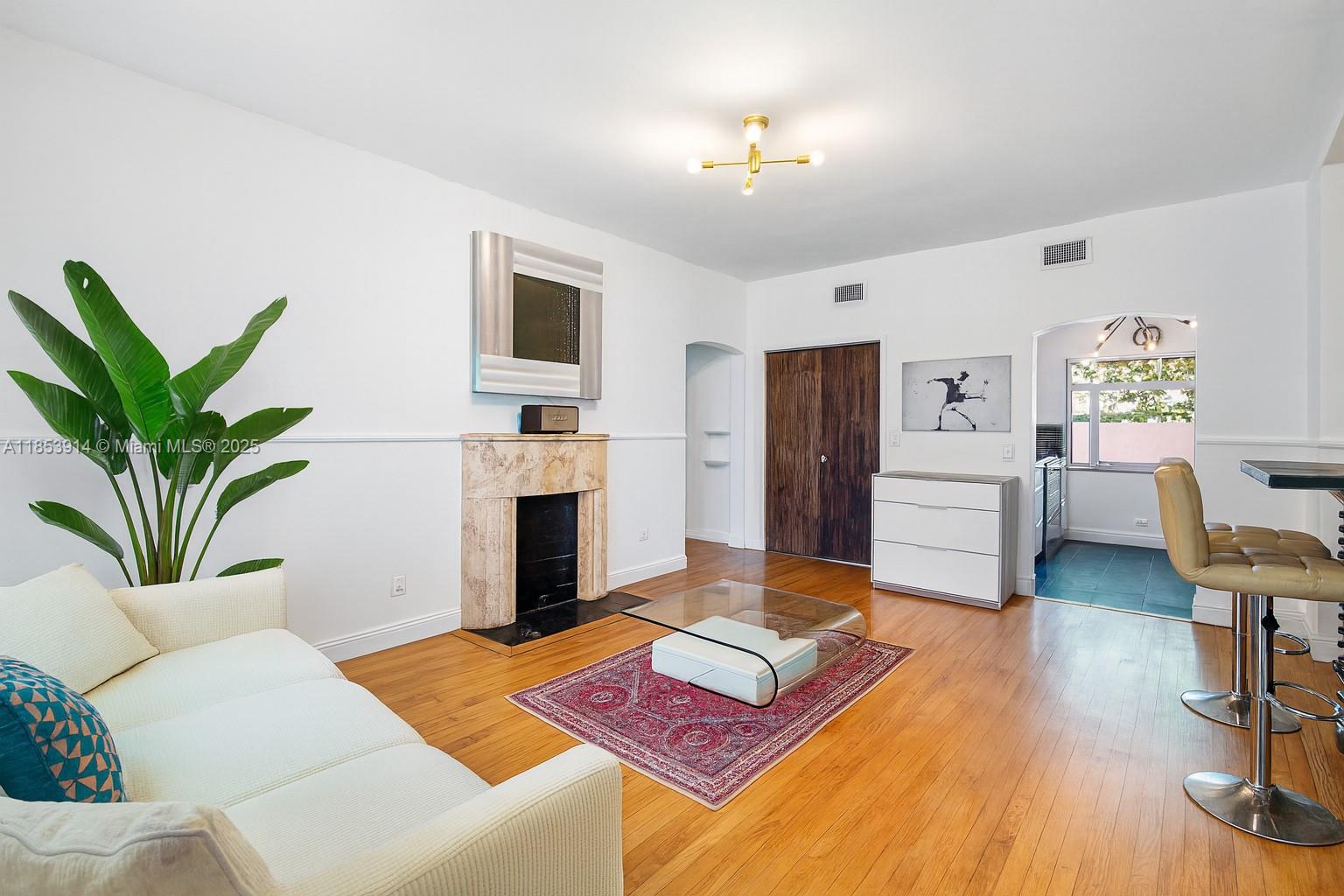 1521 Meridian Ave 103