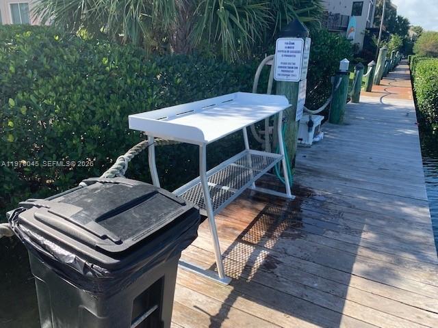 ROYAL HRB YACHT CL MARINA - Land