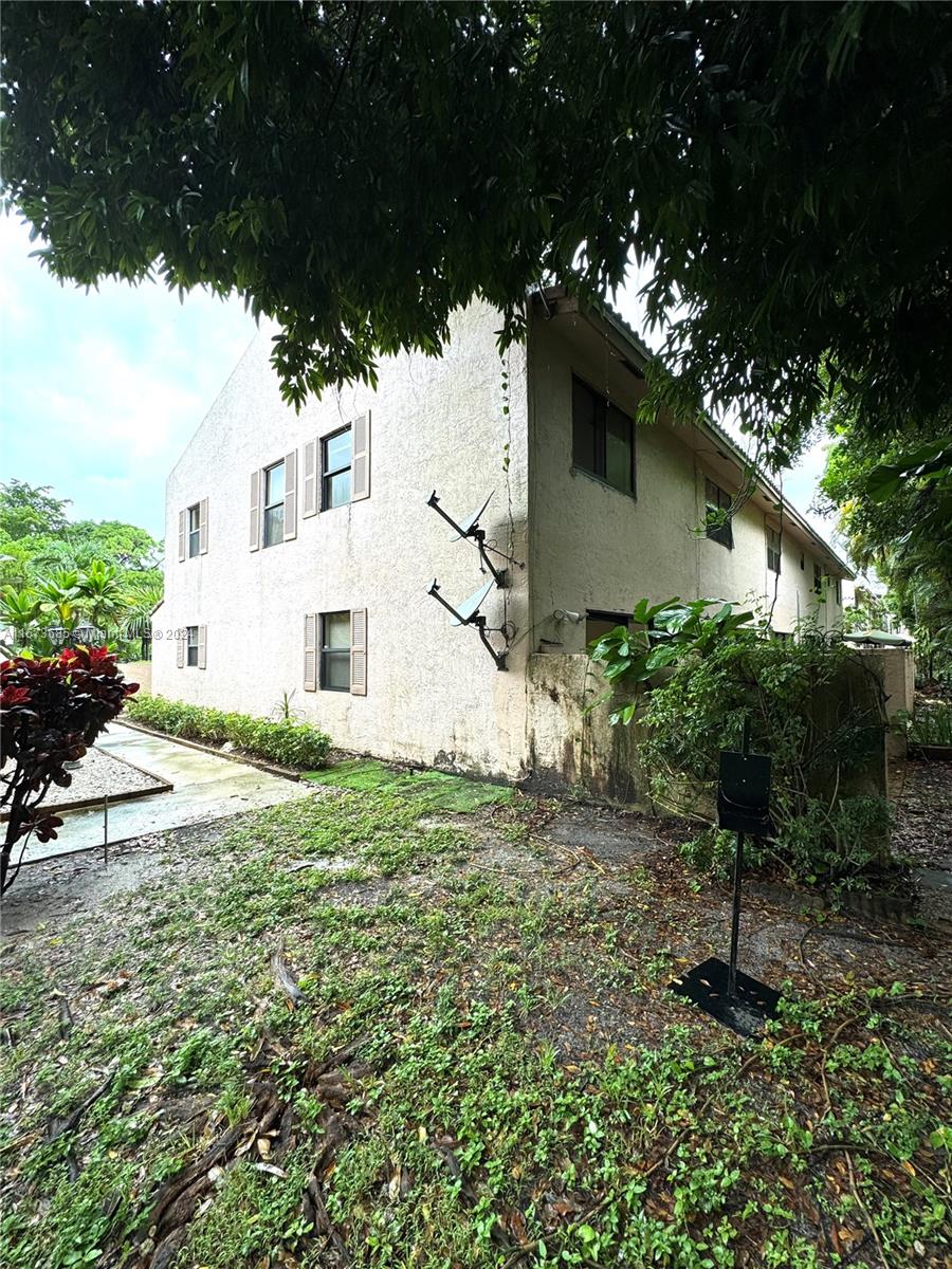 CASA VERDE CONDO - Residential