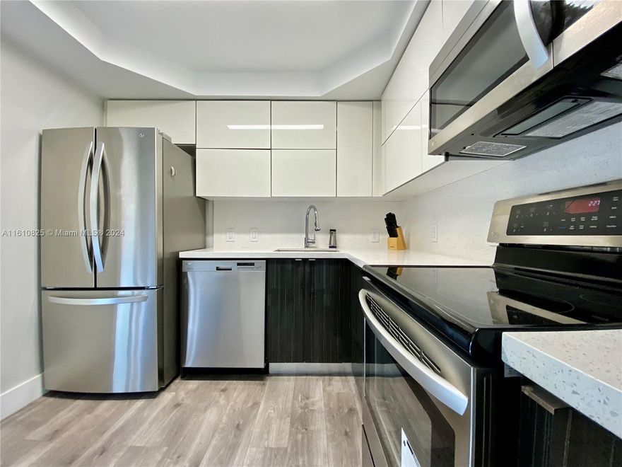 1BED 1 1/2 BATH. FULLY RENOVATED UNIT IN THE HEART OF AVENTURA. TOP OF THE LINE FINISHES INCLUDING SS APPLIANCES, NEW BATHROOMS AND LED LIGHTING FIXTURES, HIGH END LAMINATE WOOD FLOORS. SHUTTERS ON ALL WINDOWS AND DOORS. AMENITIES INCLUDE POOL, CLUBHOUSE, GYM, BBQ AREA BY POOL . WALKING DISTANCE TO AVENTURA MALL AND TURNBERRY ISLE RESORT GOLF CLUB. MAINTENANCE INCLUDES WATER, CABLE AND INTERNET!