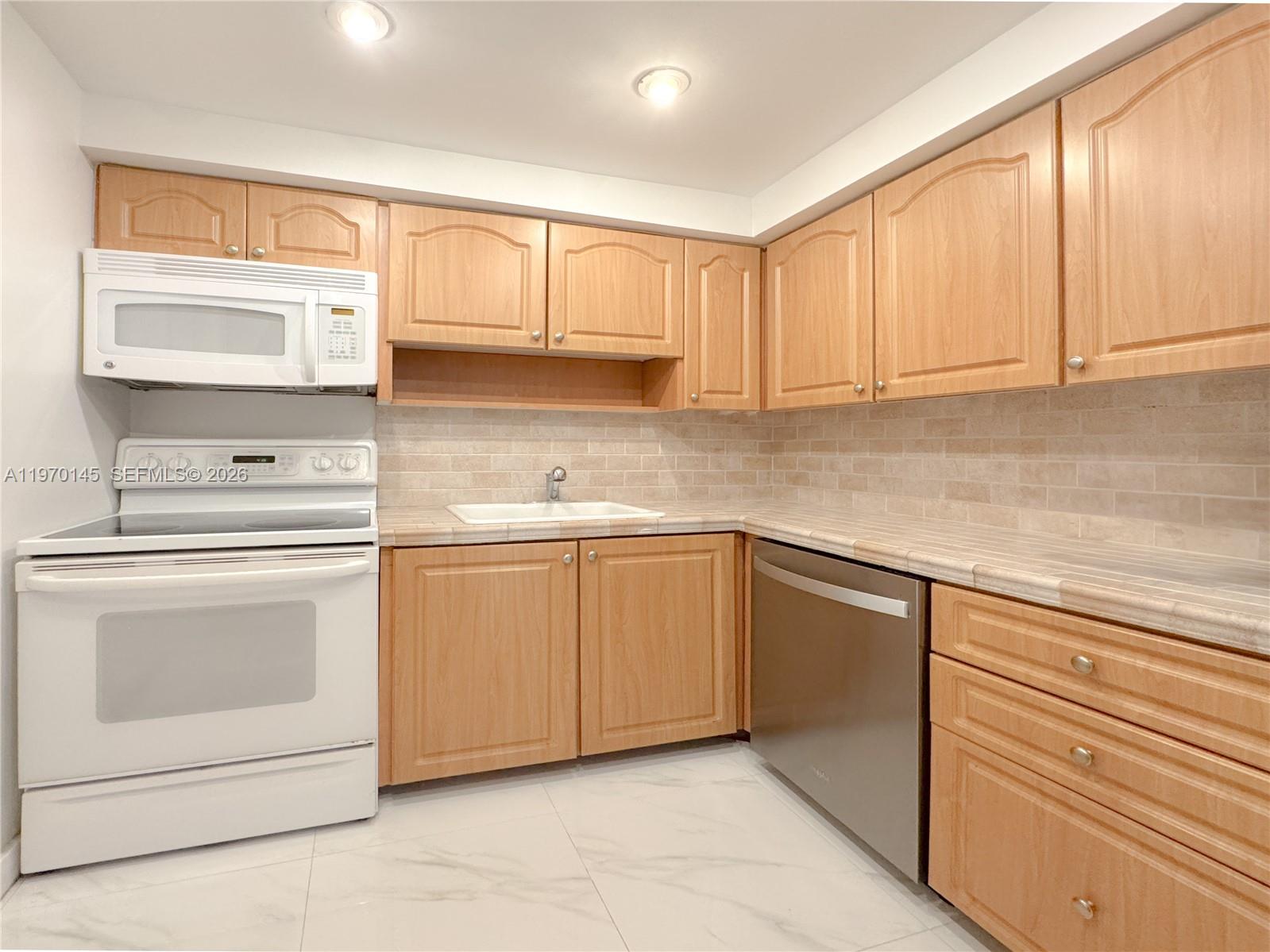 CRANDON TOWER CONDO - Residential