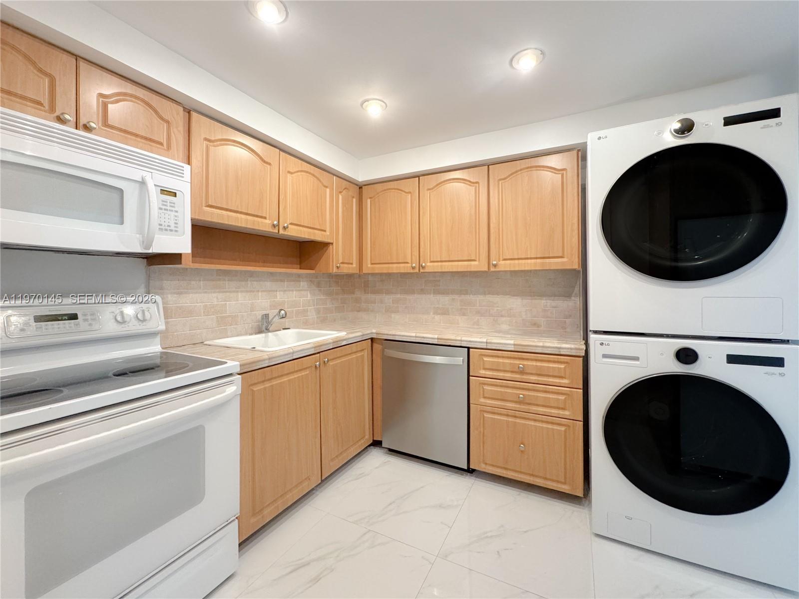 CRANDON TOWER CONDO - Residential