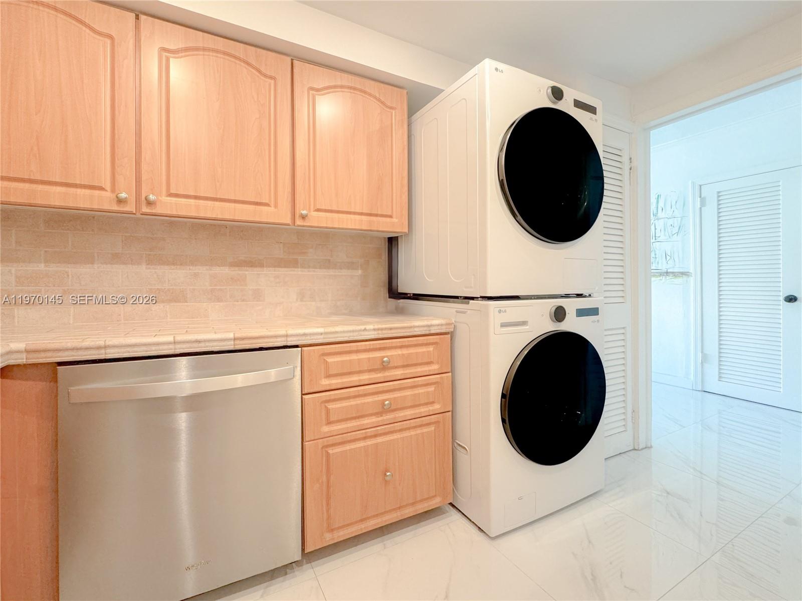 CRANDON TOWER CONDO - Residential