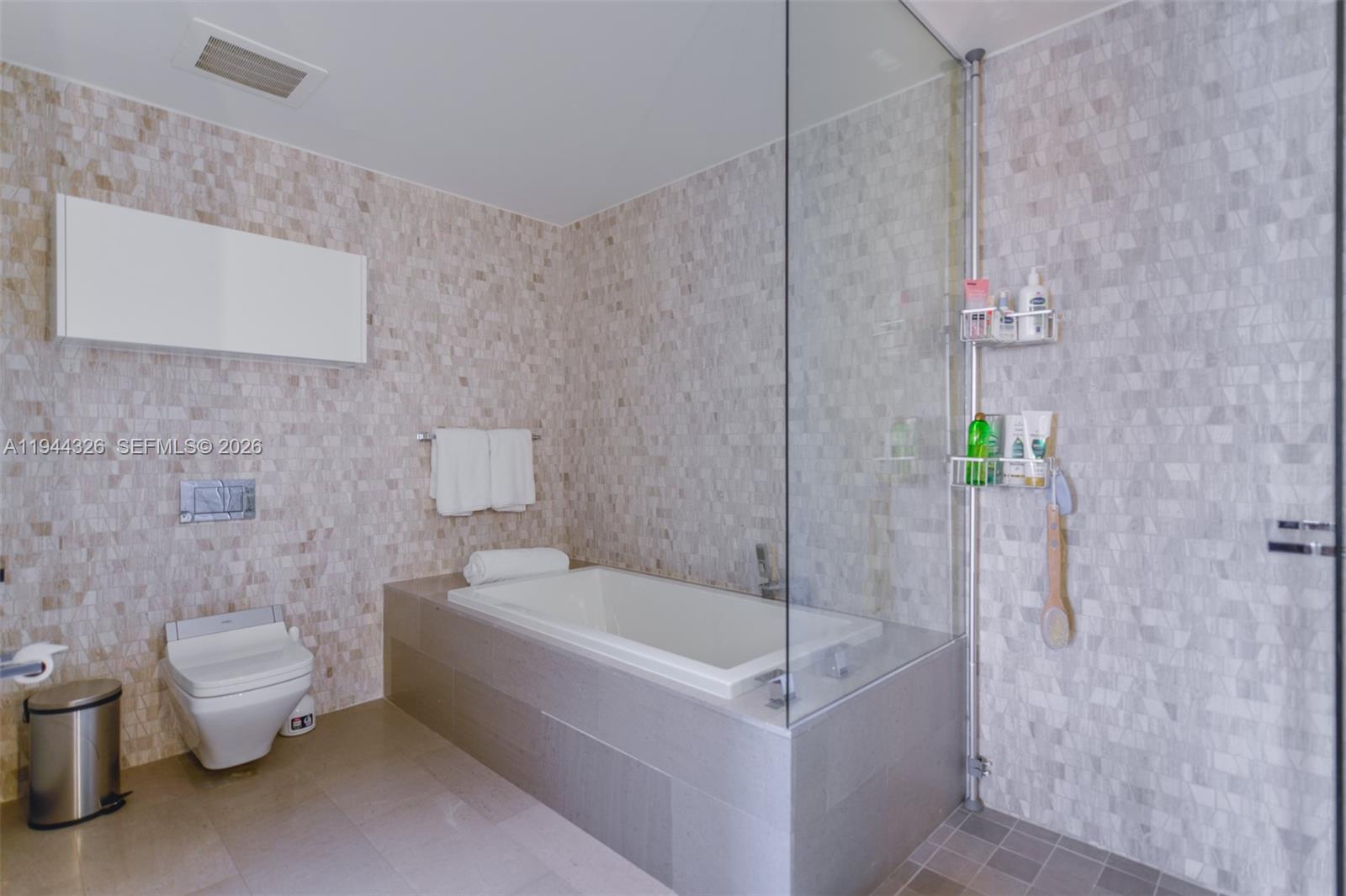 REACH CONDO - Residential Lease