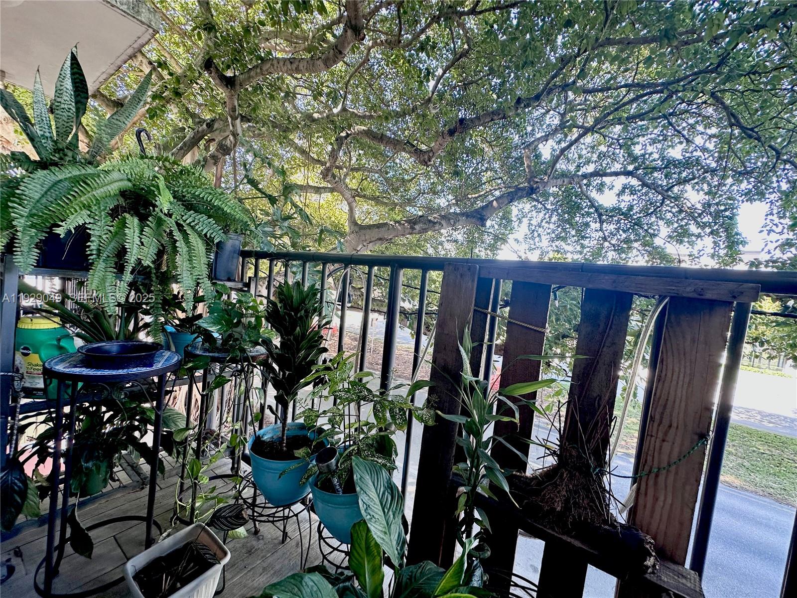 BRICKELL WAY CONDO - Residential