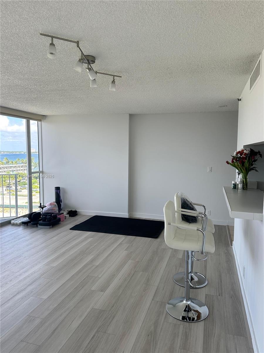 THE GRANDVIEW PALACE COND - Residential