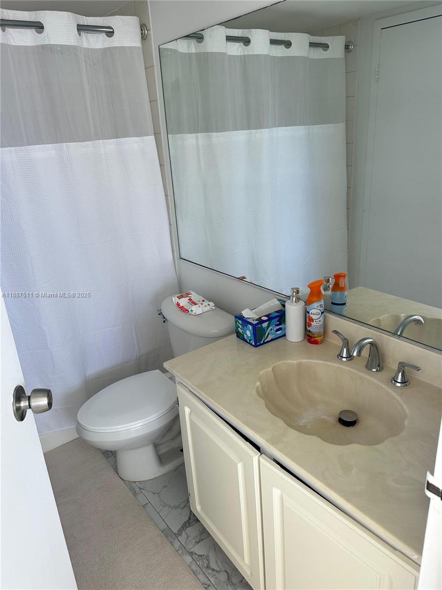 7601 E Treasure Dr 1005