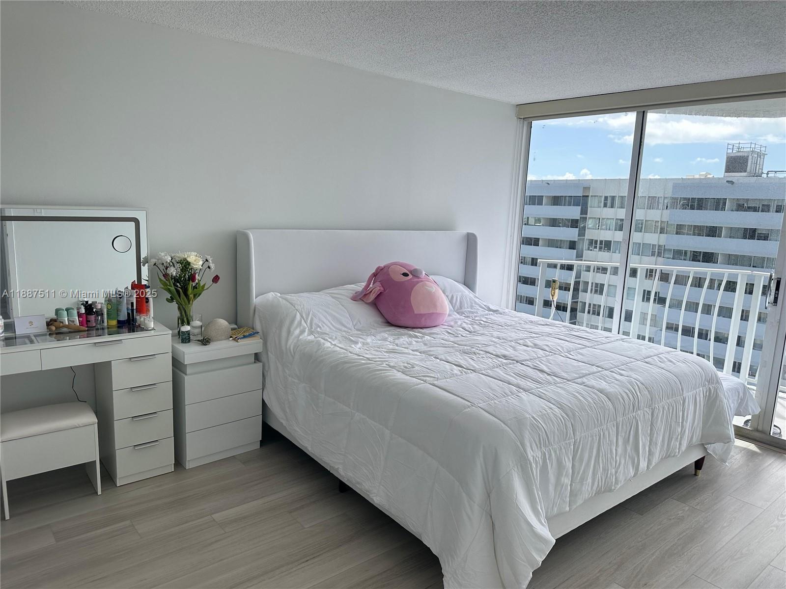 7601 E Treasure Dr 1005