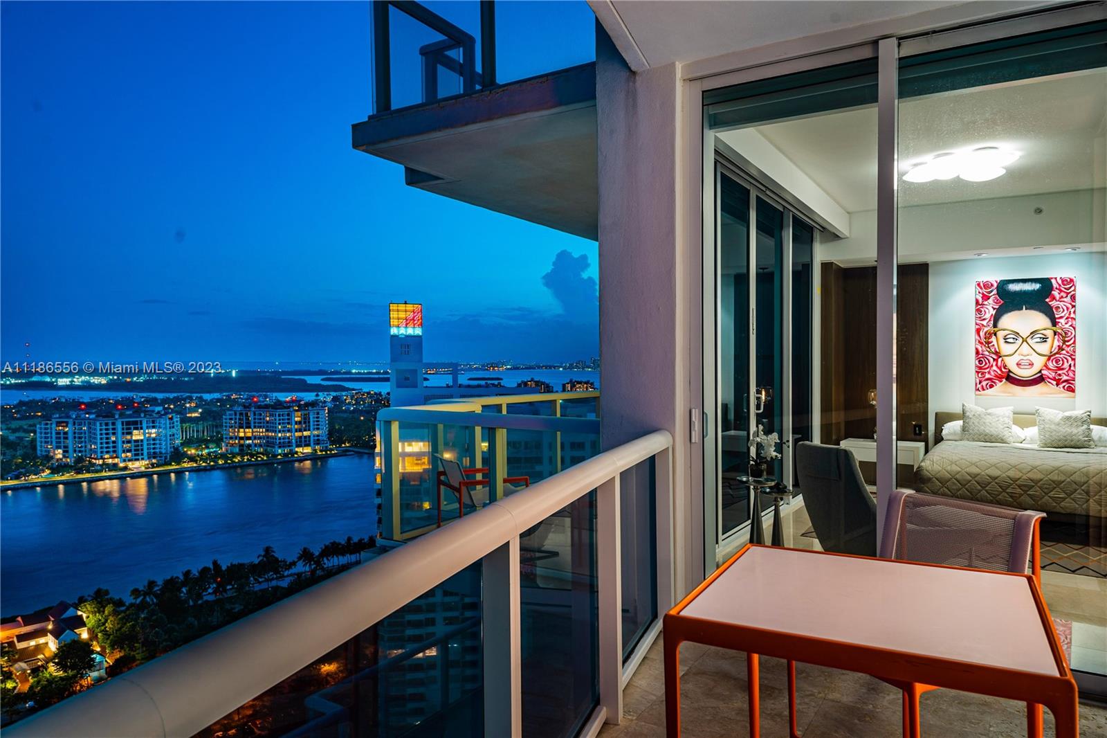 CONTINUUM ON SOUTH BEACH - Residential