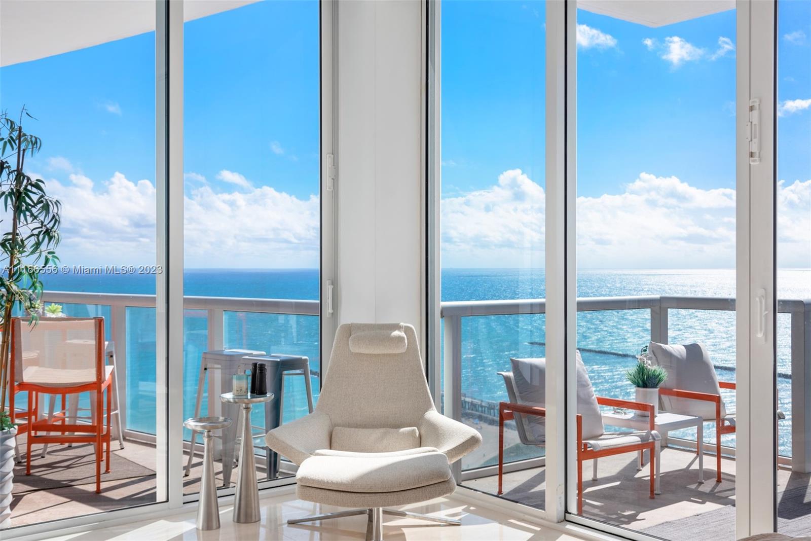 CONTINUUM ON SOUTH BEACH - Residential