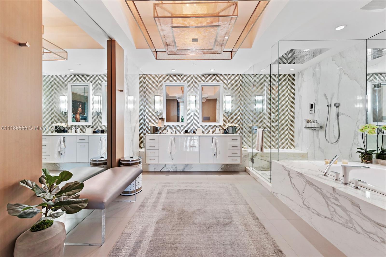 CONTINUUM ON SOUTH BEACH - Residential