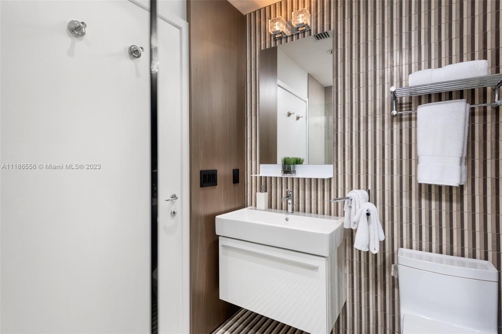 CONTINUUM ON SOUTH BEACH - Residential