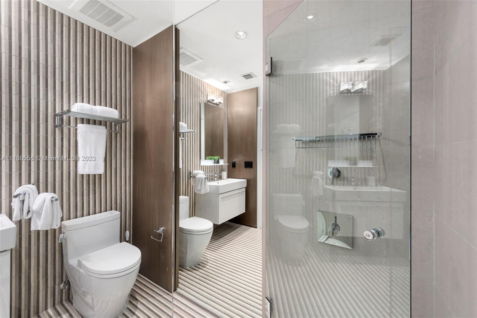 CONTINUUM ON SOUTH BEACH - Residential