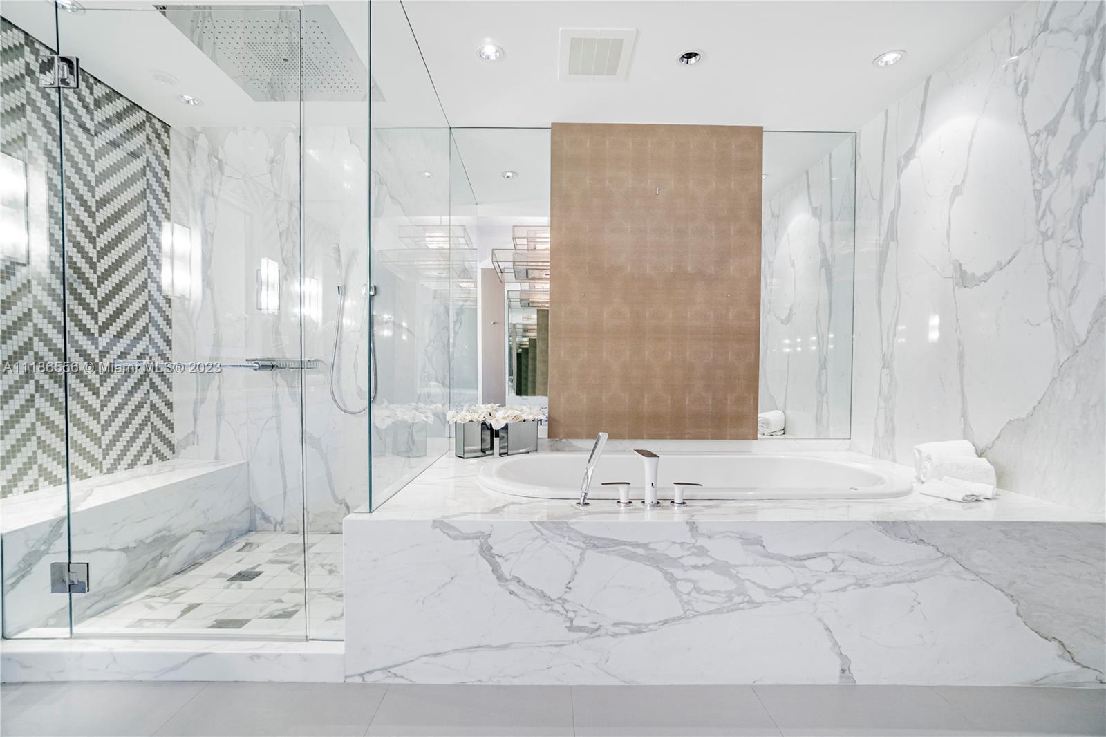 CONTINUUM ON SOUTH BEACH - Residential