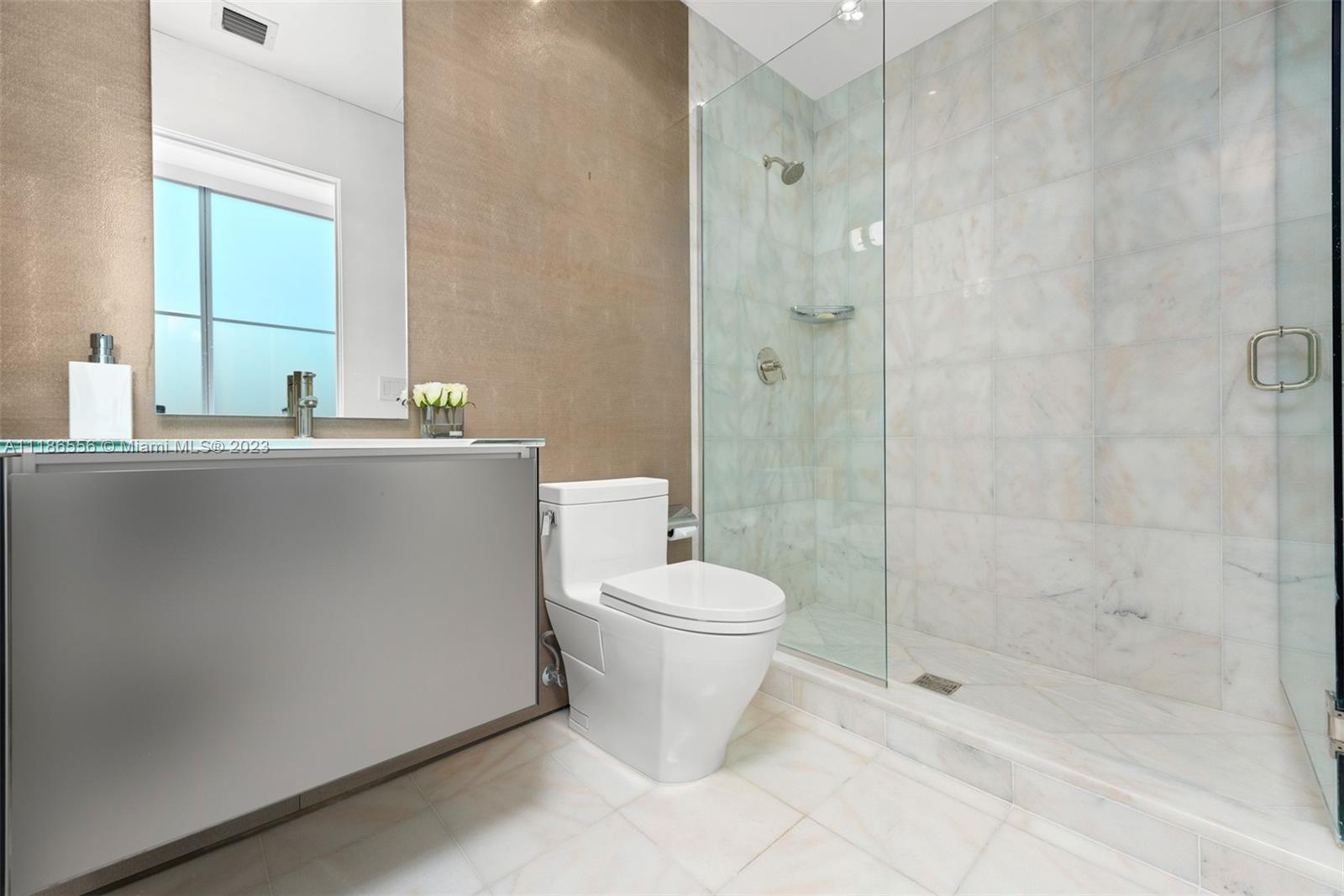 CONTINUUM ON SOUTH BEACH - Residential