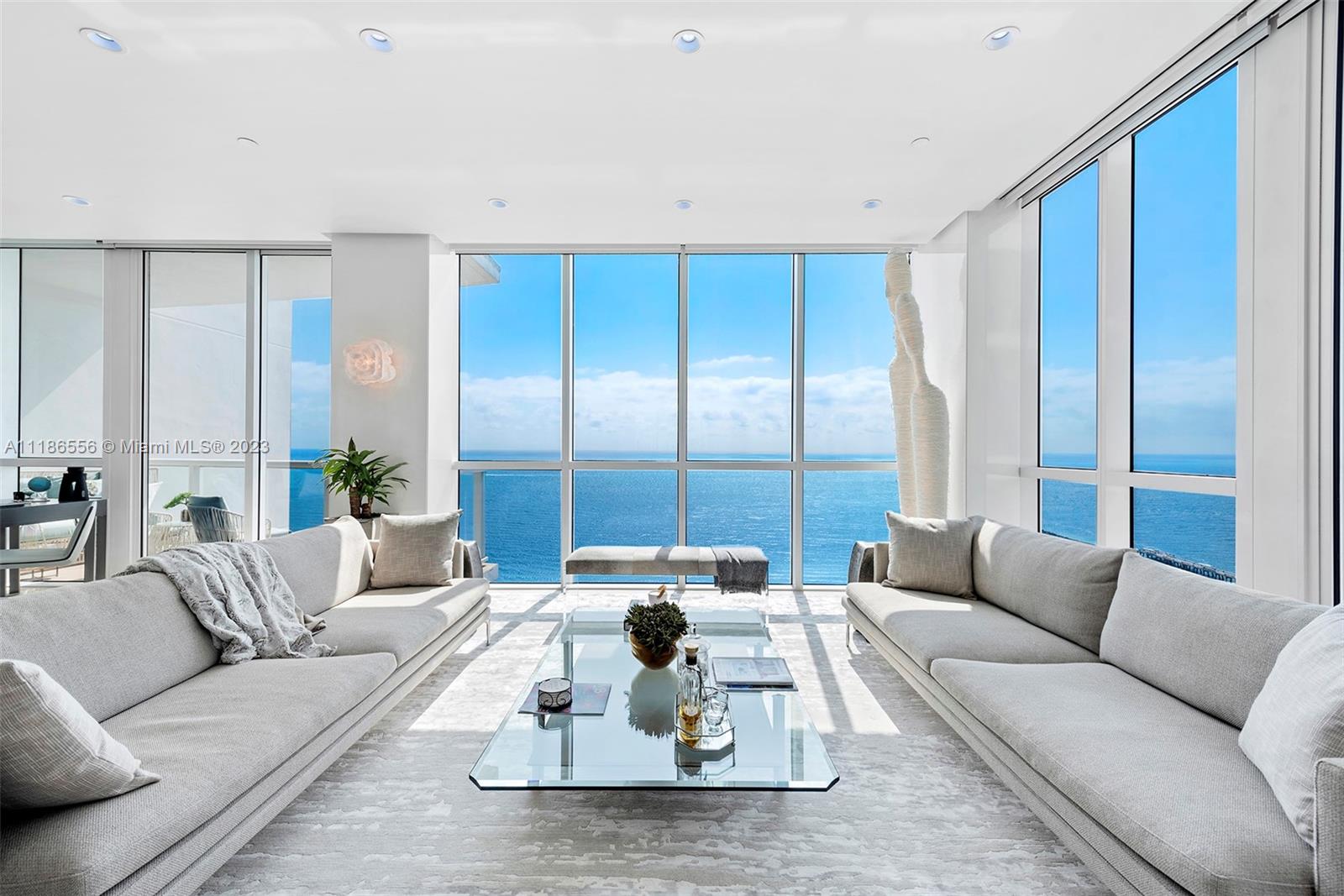CONTINUUM ON SOUTH BEACH - Residential