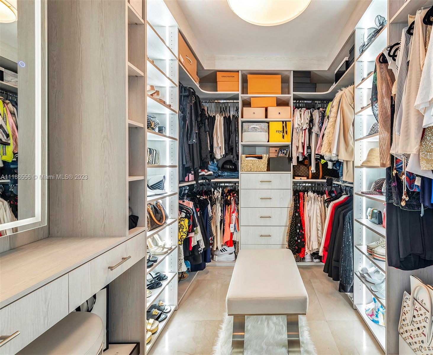 CONTINUUM ON SOUTH BEACH - Residential