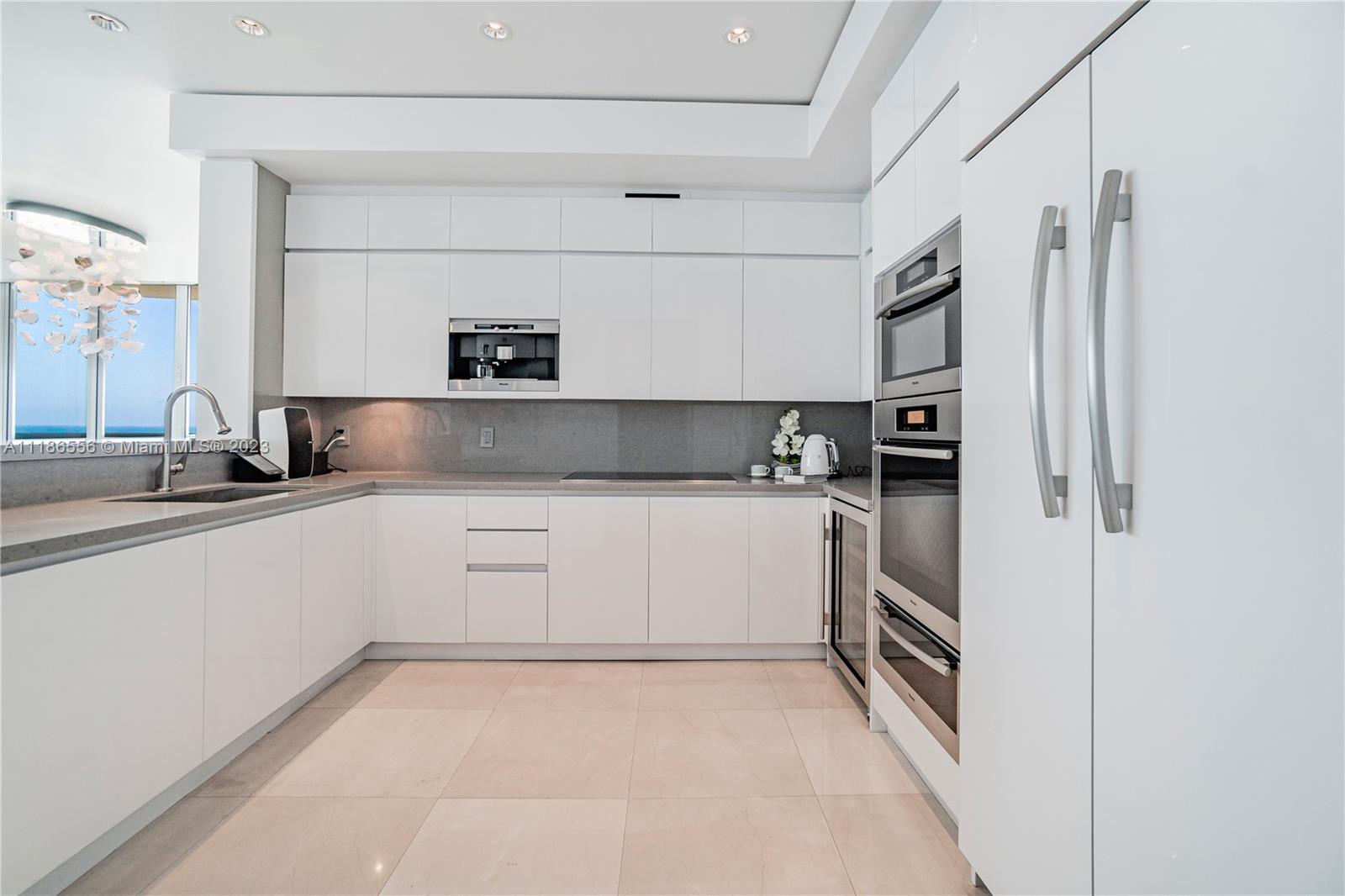 CONTINUUM ON SOUTH BEACH - Residential