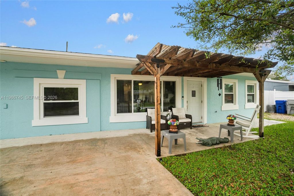 Photo of 2810 NE 11th Ter, Pompano Beach, FL 33064 (MLS # A11986745)