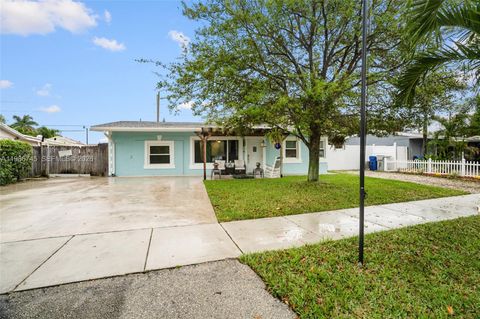 Photo of 2810 NE 11th Ter, Pompano Beach, FL 33064 (MLS # A11986745)