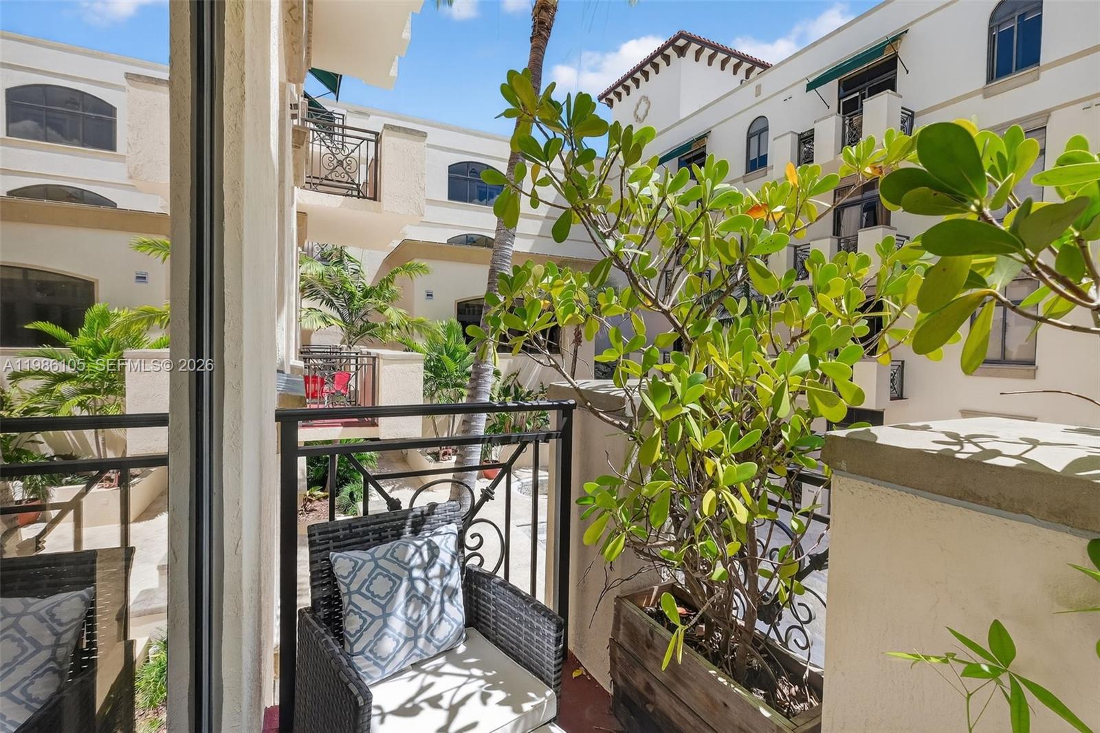 THE PONCE TOWER CONDO - Residential