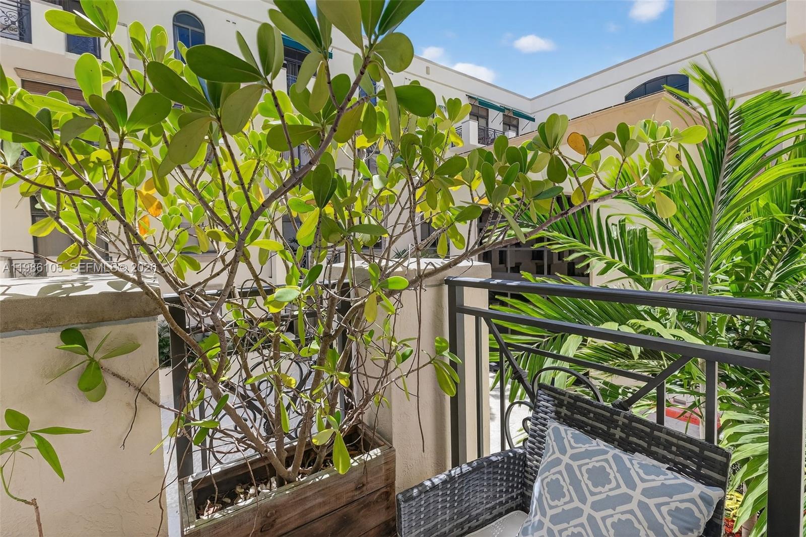 THE PONCE TOWER CONDO - Residential