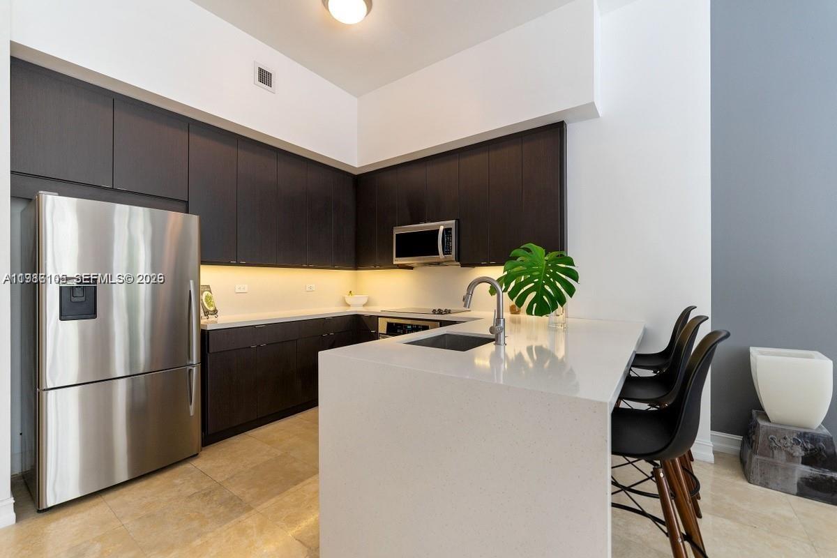 THE PONCE TOWER CONDO - Residential