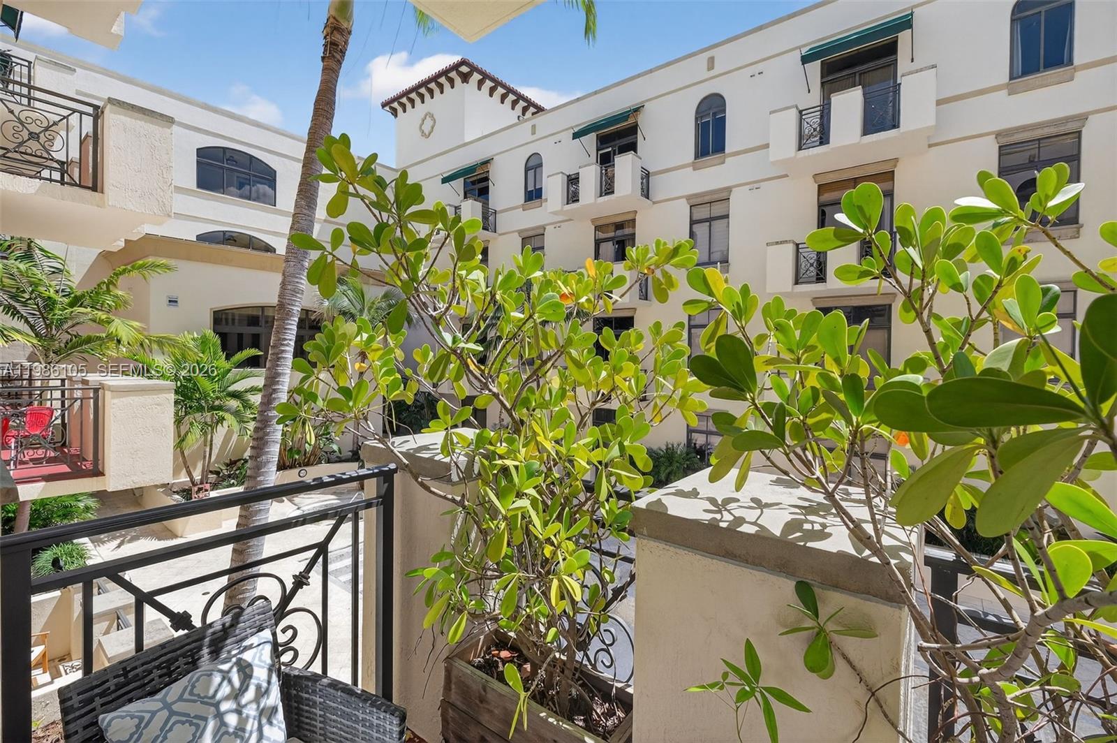 THE PONCE TOWER CONDO - Residential