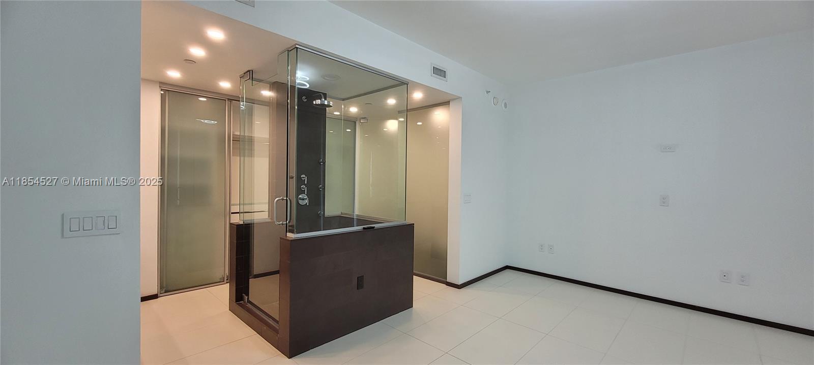 TEN MUSEUM PK RESIDENTIAL - Residential