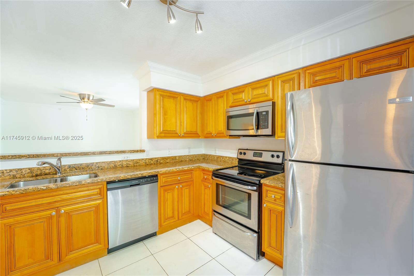 Property for Sale at 12178 Saint Andrews Pl 112, Miramar, Broward County, Florida - Bedrooms: 3 
Bathrooms: 3  - $335,000